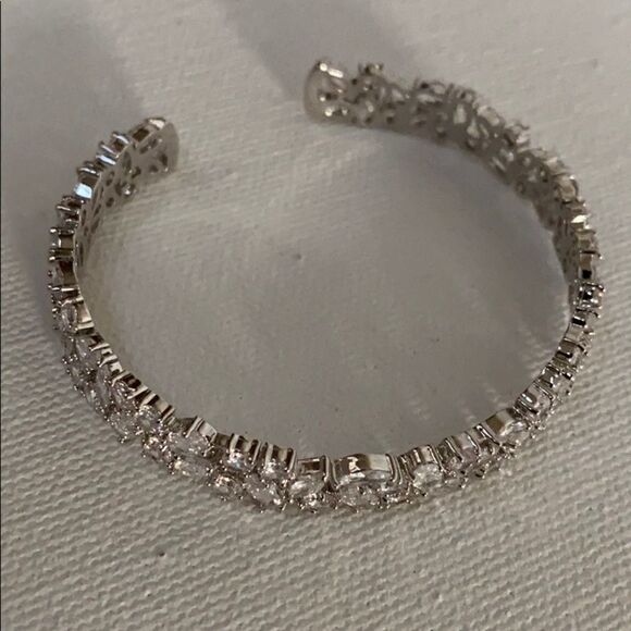 Pretty Crystal Cuff    - Picture 3 of 3